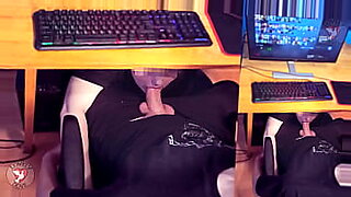 bangladeshi-bf-gf-video-call-fingering-with-odio