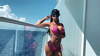 hellen-valuku-finger-fuck-video