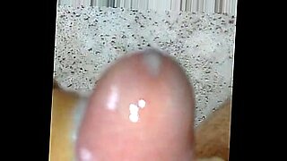 girls-kissing-to-mom-kissing-you-guys-mom