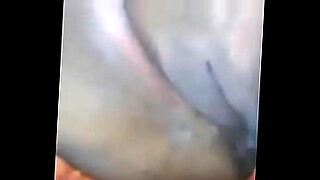 پدر-برای-تنبه-بیدمشک-میکنه-دختررو