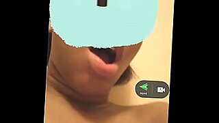 chica-virgen-se-masturba