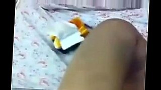 my-sister-is-undressing