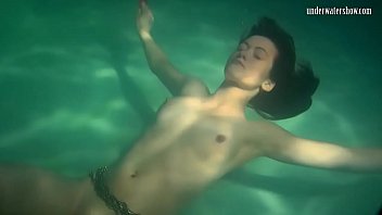 men fuck girl in swimming pool