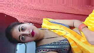 saree-navel-kissing