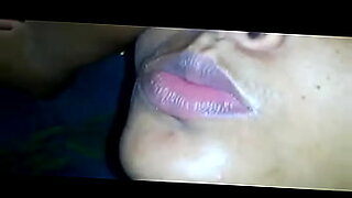 skype-video-call-with-the-good-friend-in-chubby-sengle-mom-ofw