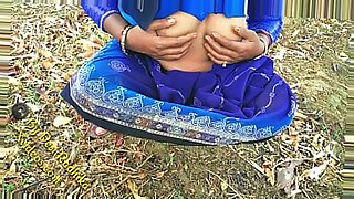 desi-girl-outdoor-bath