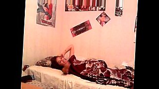 cojiendo-a-elena-gallego-en-su-cama-en-la-perla