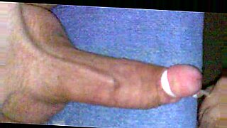 fingering-while-looking-boyfriend-giming