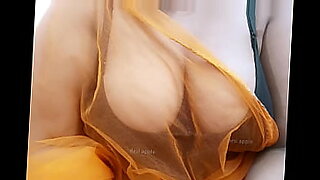 japanese-girlfriend-chating