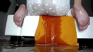 نيك-اجمل-أكساس-بنات-جميلات-hd-2023-with-eating-stepmoms-pussy-cleaning-the-floor