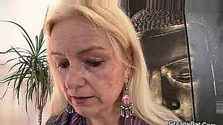 finger-fucking-step-daughter-well-watching-tv-infront-of-mom