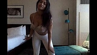 amateur girlfriend webcam strip dance nude naked