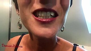 cum in girls mouth and she continues to suck