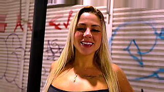 loira-gangbang-interracial