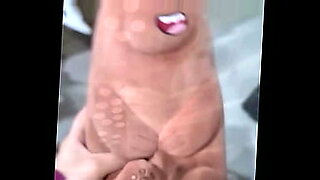 gril do sex on gril toy in ass hole and mouth