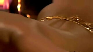 jab-bahan-so-rahi-thi-raat-ko-to-bhai-ne-chupke-se-chut-dekha-gao-ki-deshi-sexy-video-night-blackmel