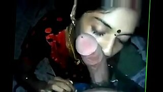 desi indian girls boobs cleavge