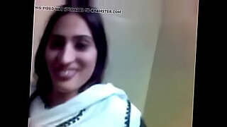 blouse-removing-showing-boobs-ind